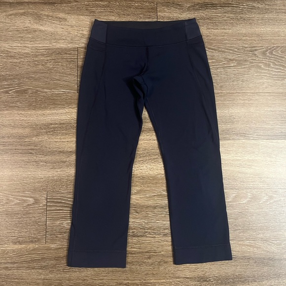 SOLD Lululemon Power Up Crop in Inkwell Size 6 - Picture 7 of 10